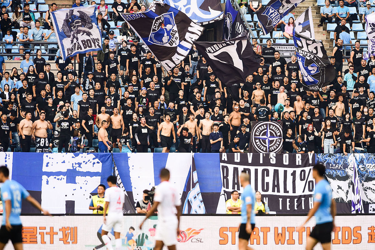 爱游戏电竞体育-关于塞维利亚训练开放日，今夜临场应变引欢呼，NBA常规赛在即，赛程密集仍需轮换的信息-爱游戏电竞体育